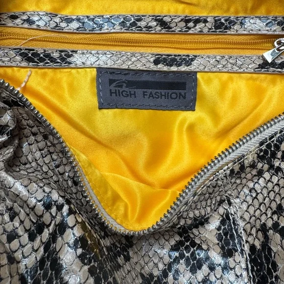 Stylish Snake Print Backpack - Picture 4 of 5